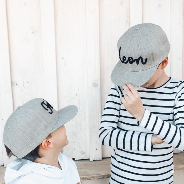 Kinder Cap mit Namen 3 D- personalisierbar - Grau